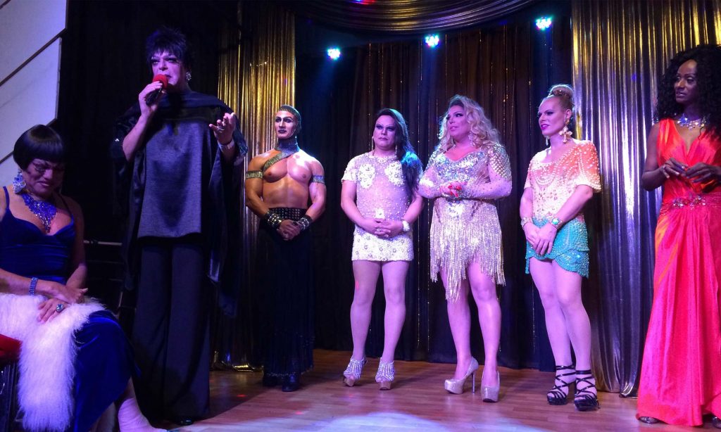 Lorna Washington e as transformistas da noite Turma OK