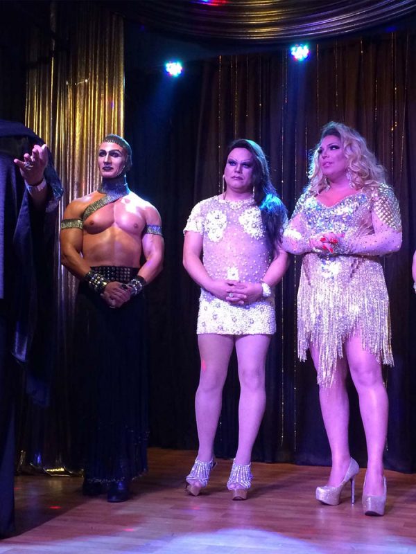 Lorna Washington e as transformistas da noite Turma OK