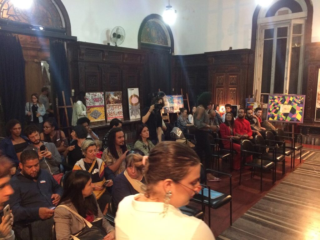 Leilão beneficente CasaNem Escola de Artesa Visuais Parque Lage