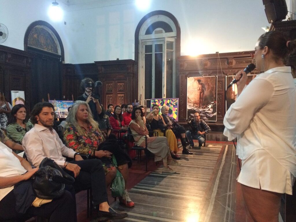 Leilão beneficente CasaNem Escola de Artesa Visuais Parque Lage