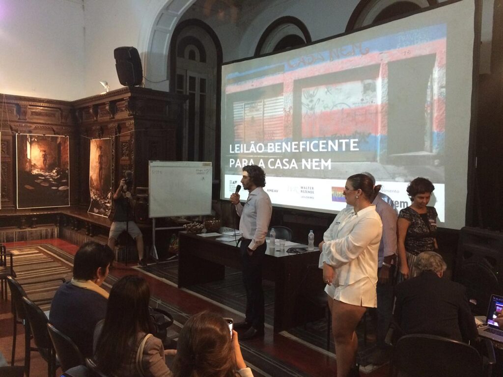 Leilão beneficente CasaNem Escola de Artesa Visuais Parque Lage