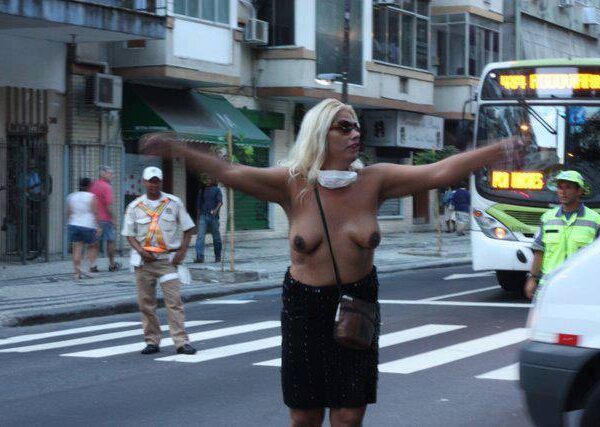 indianarae siqueira pessoa normal de peito e pau