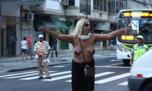 indianarae siqueira pessoa normal de peito e pau